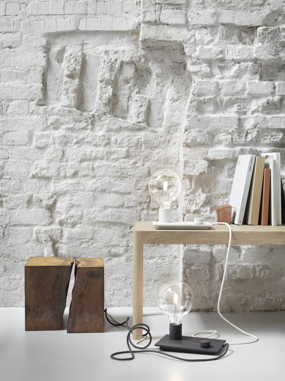 W-Control-lamp-white-black-workshop-coffee-table-oak-Muuto-org.jpg