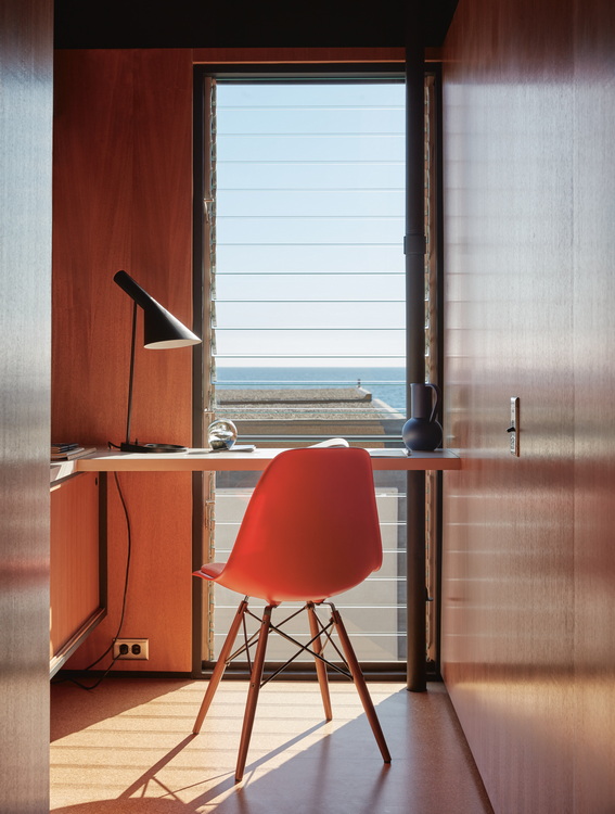 W-HM_2197711_100094654_red_orange_walnut_v1_001.jpg